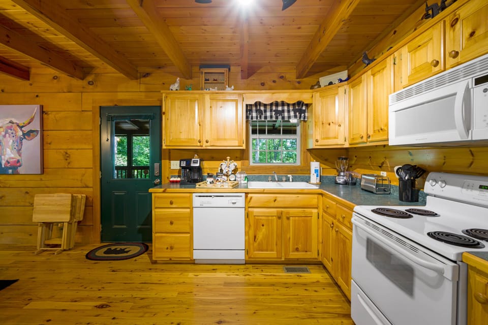 Kitchen with K-Cup/Drip Combo