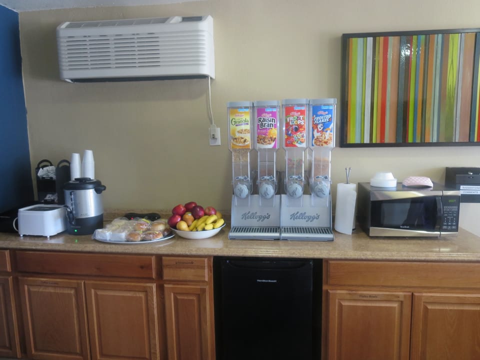 Free daily buffet breakfast