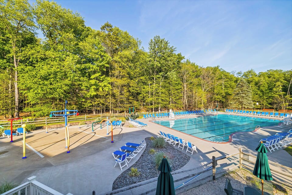 Big Bass lake outdoor Pool area