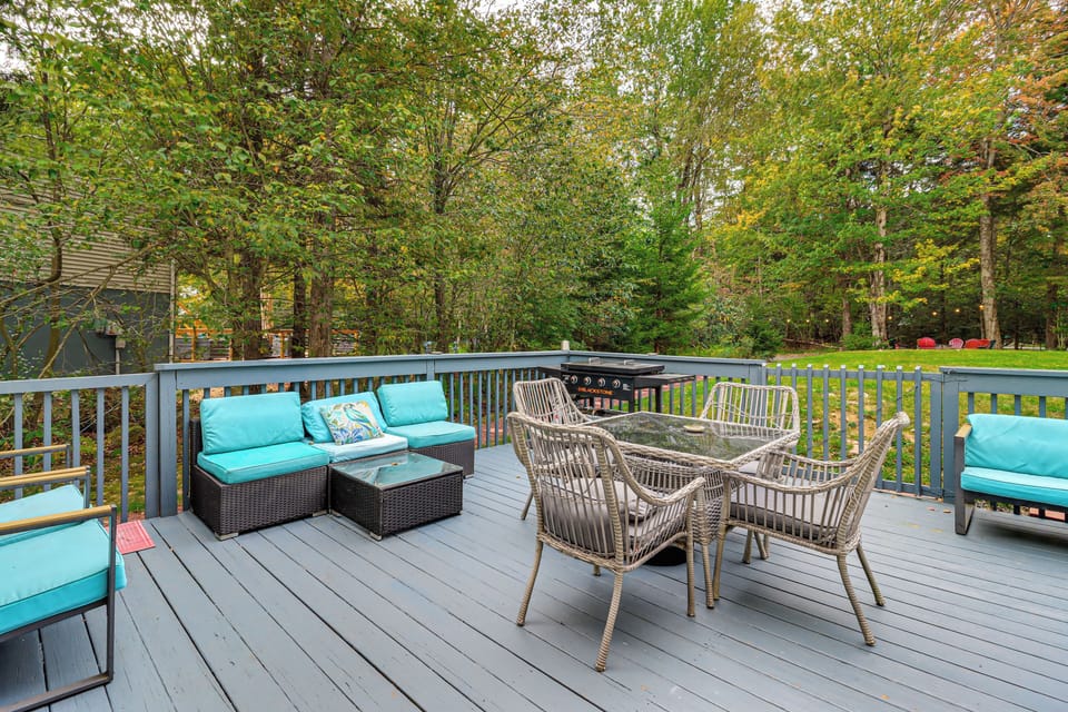 Deck | Hot Tub | Outdoor Dining Area | Gas Grill