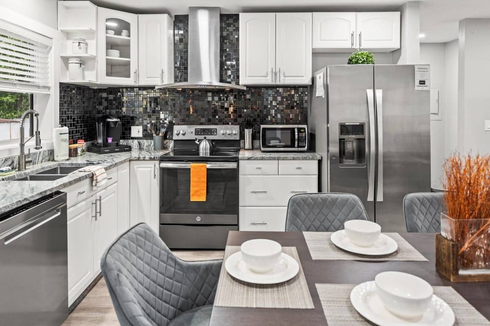 Fully equipped kitchen for the chef in your group.  Stay in and eat at home or explore all of the award winning restaurants Tampa has to offer