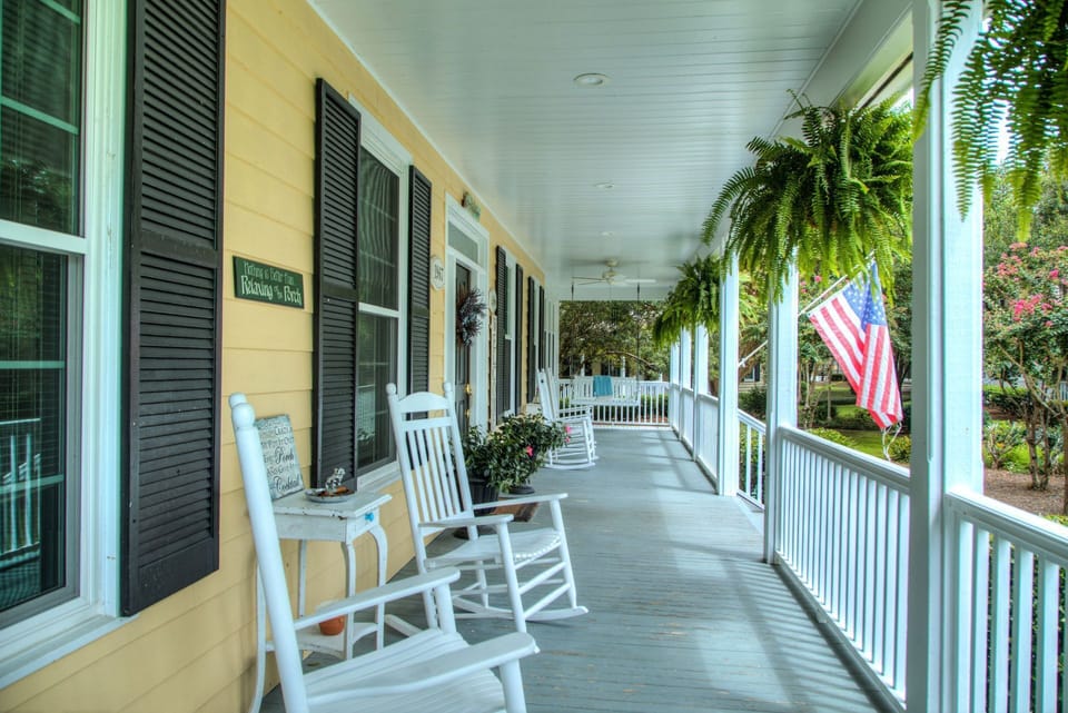 Cozy Coastal Cottage