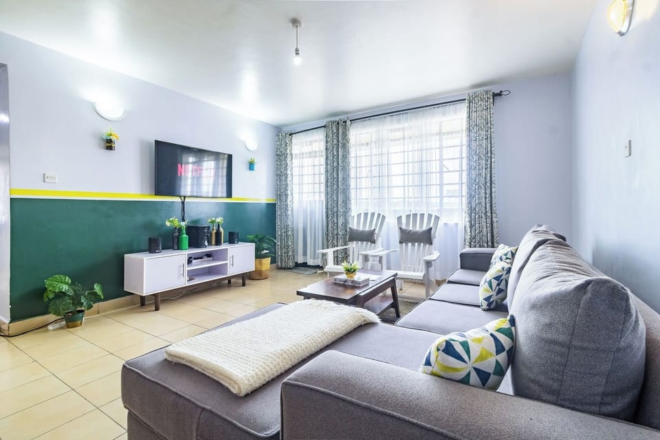 Sitting room area -WiFi.Netflix and good lighting