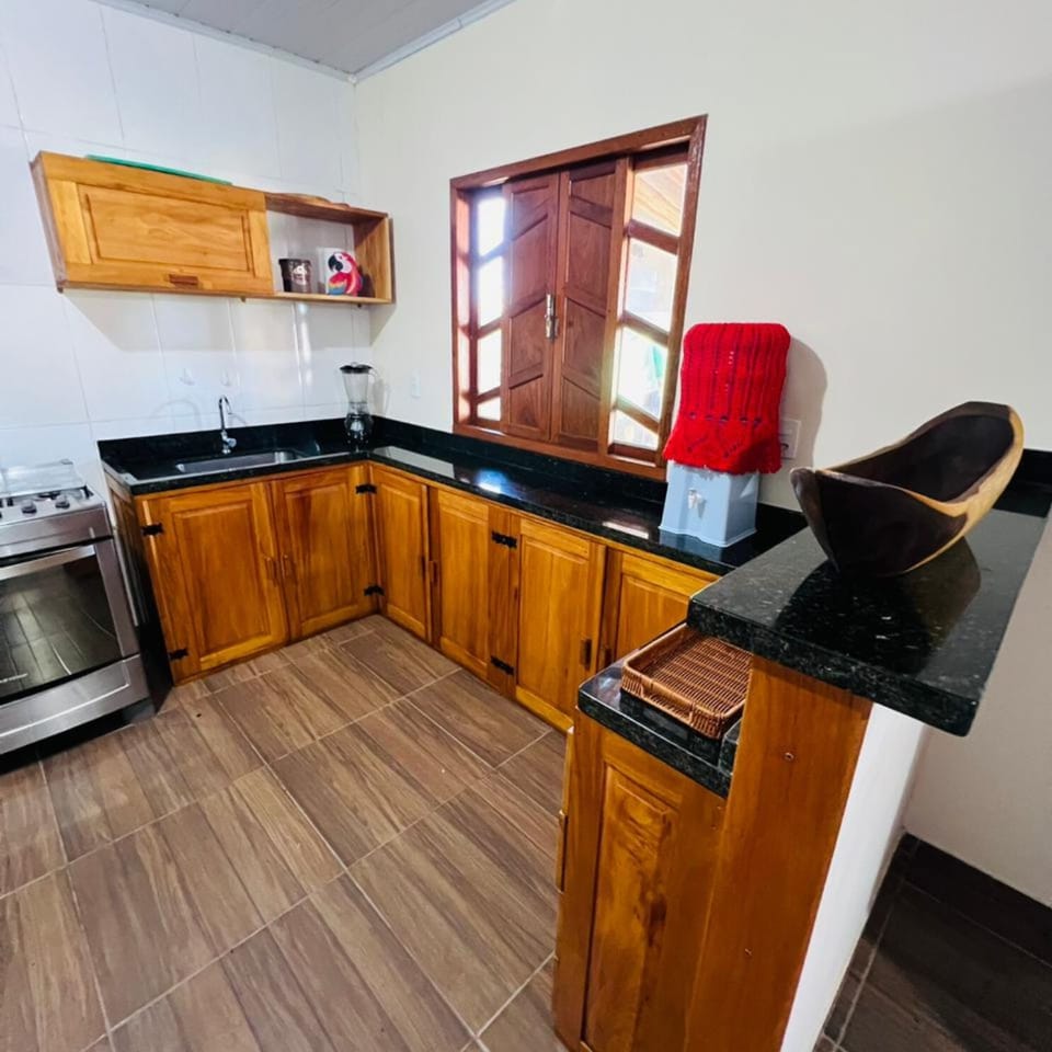 Full-size fridge, oven, stovetop, blender