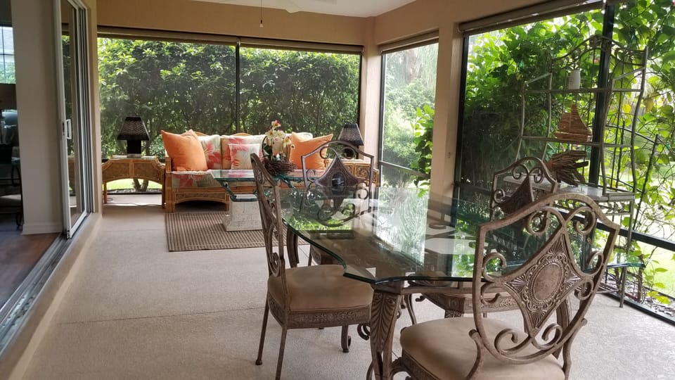 SCREENED LANAI
