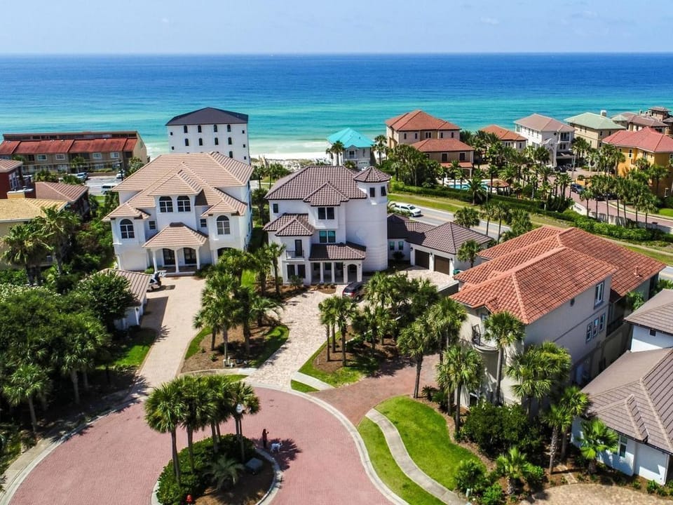 Private home in the iconic Destiny East — a gated, gulfside community in Destin