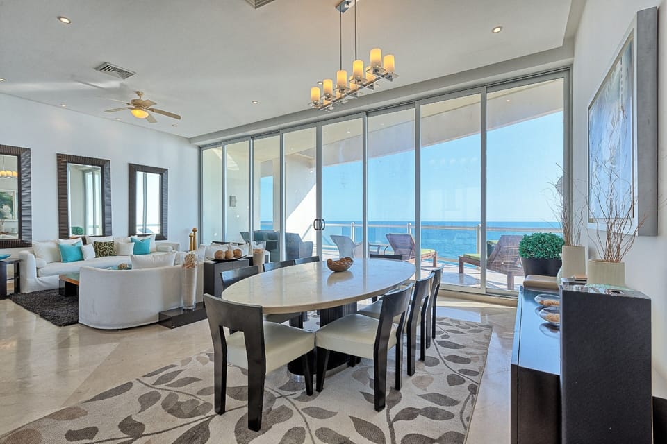 Panoramic Condo | In-room dining