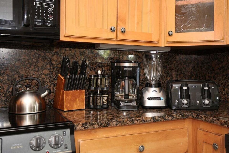 Regency 823 Fully Equipped Kitchen