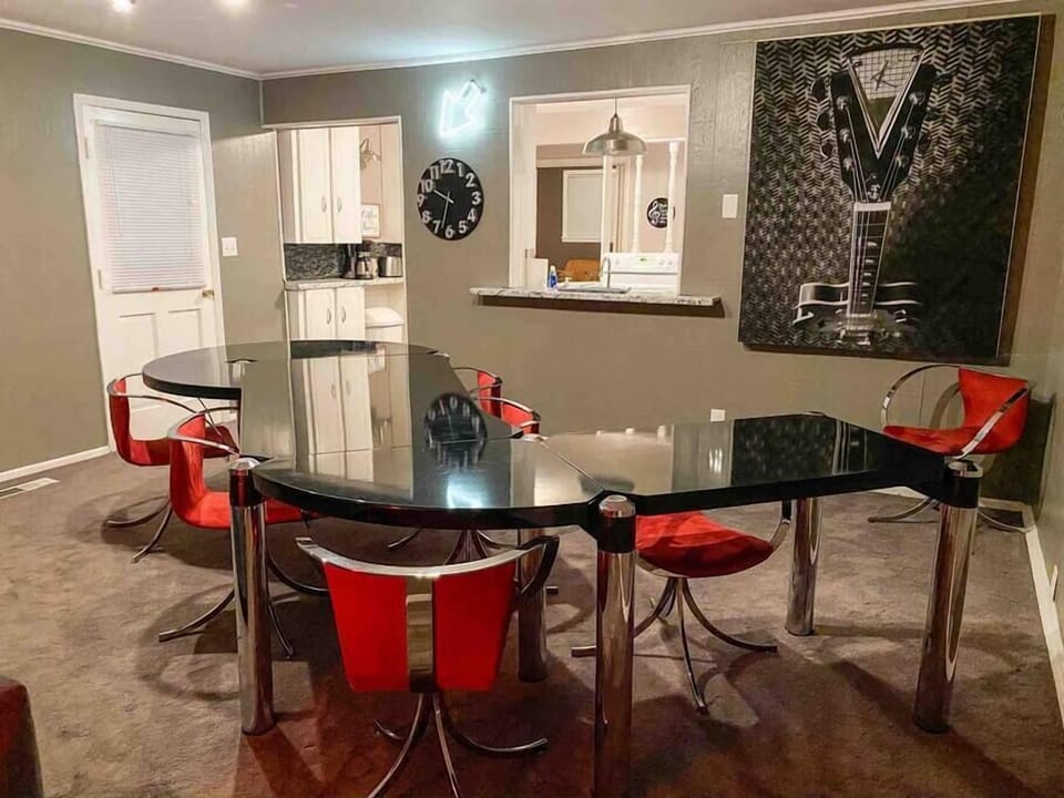 Additional living room. (2)