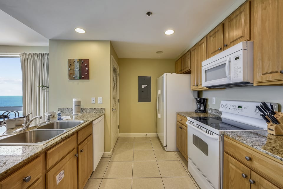 Full Size Kitchen