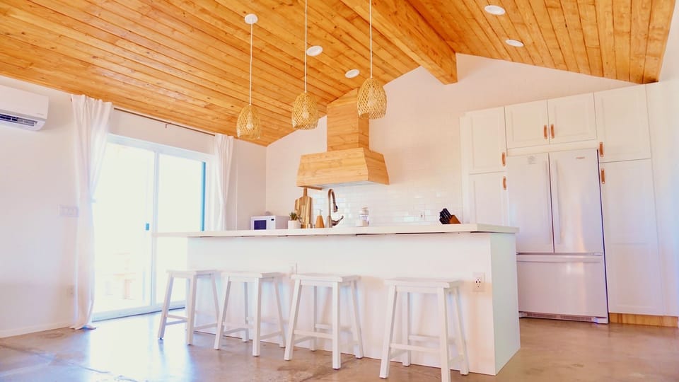 Full kitchen, fully stocked with everything you need