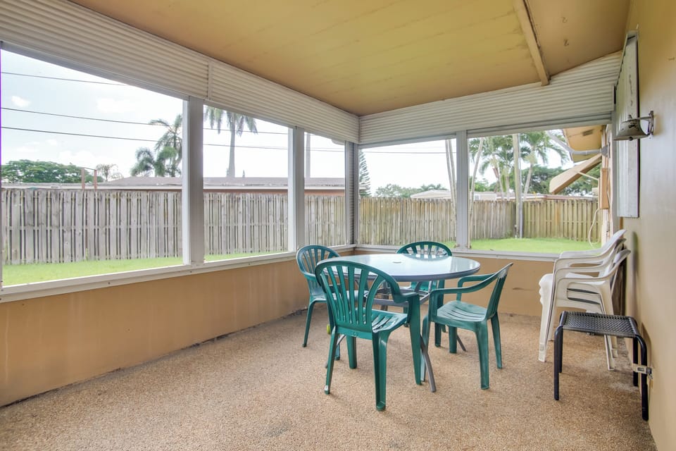 Screened Porch | Pets Welcome