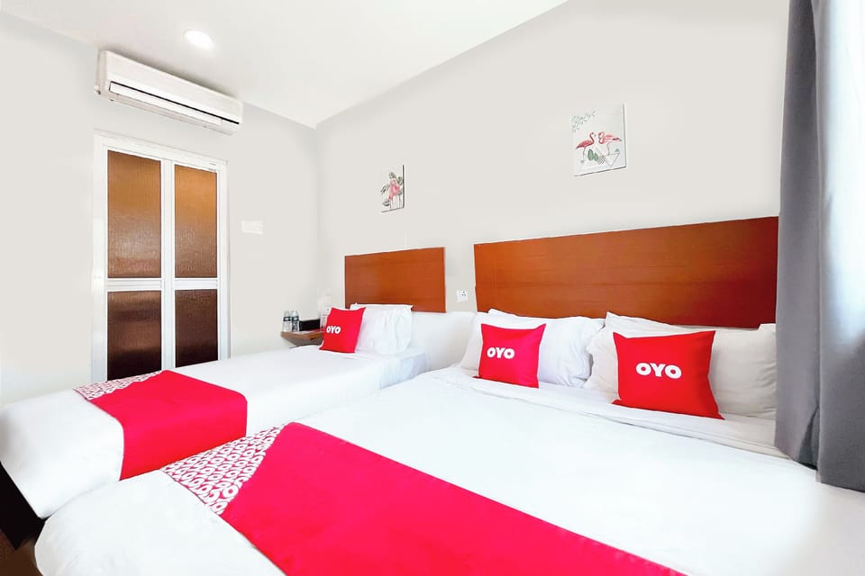 Superior Suite | Desk, free WiFi, bed sheets