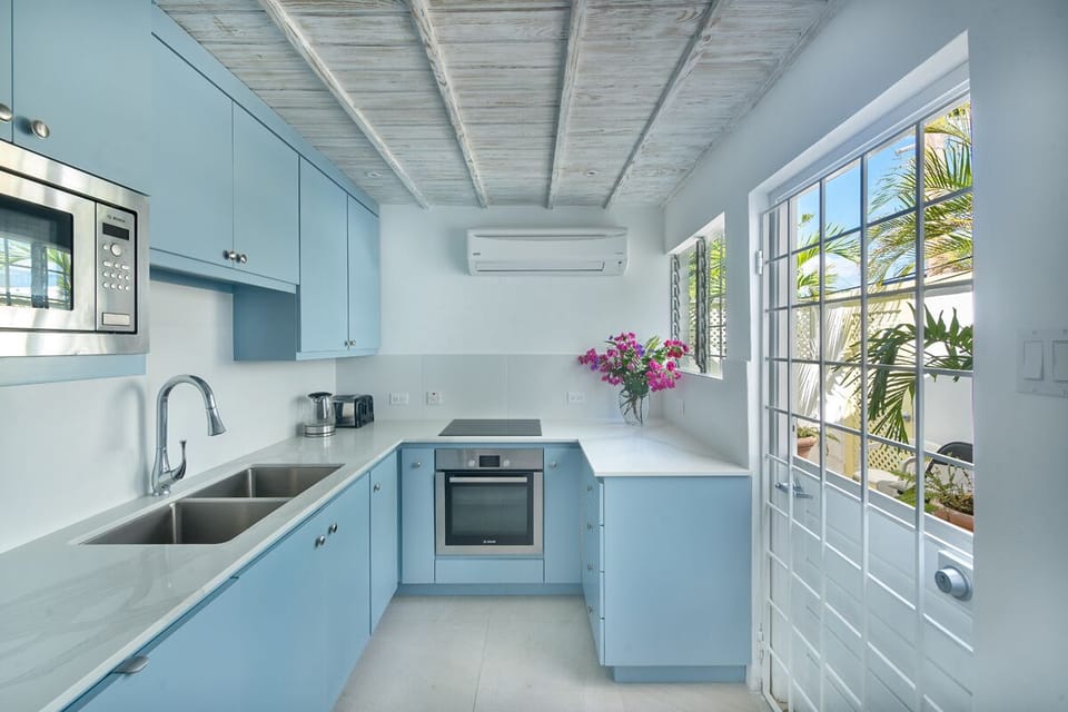 Sunset Reach - Modern kitchen