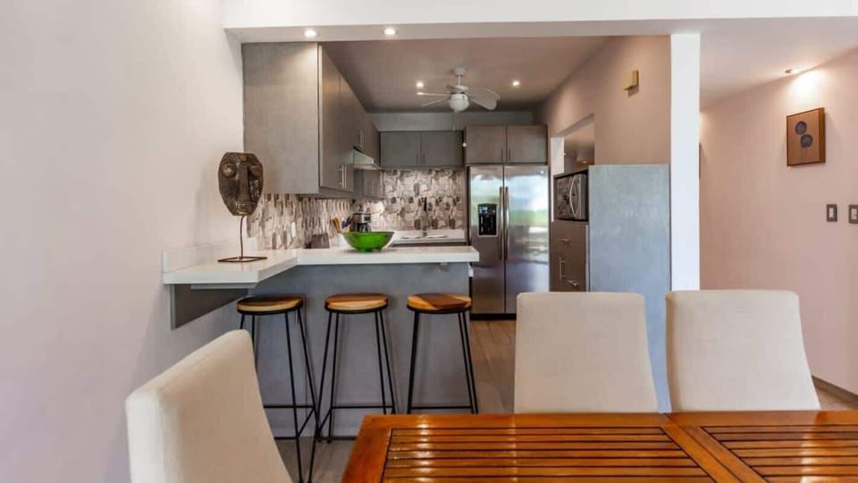 Breakfast Bar & Kitchen 