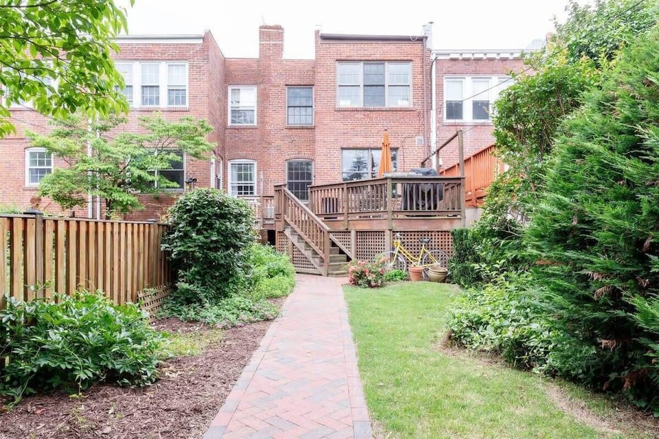 Lovely backyard with private entrance