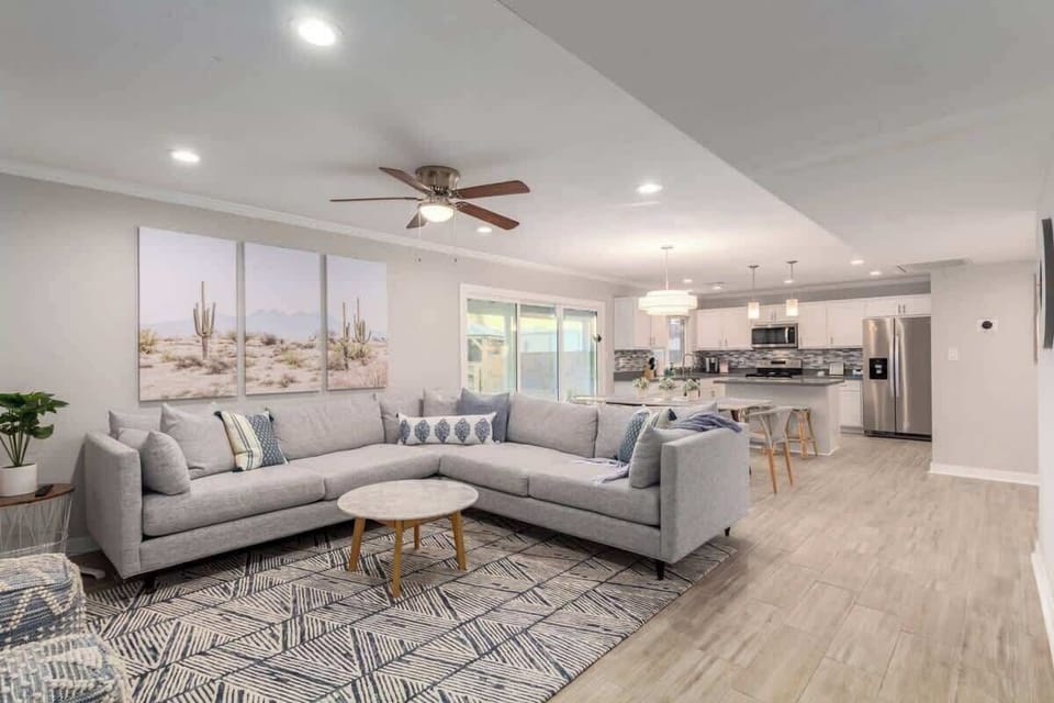 Large main living room with TV