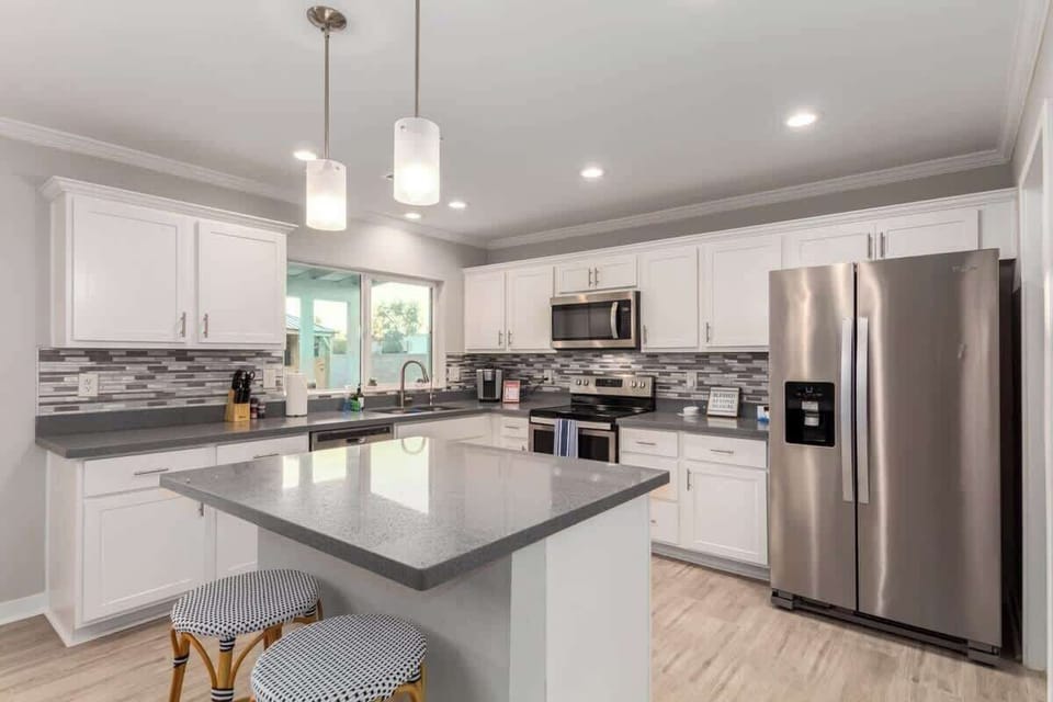 Updated, Modern, Fully Stocked Kitchen