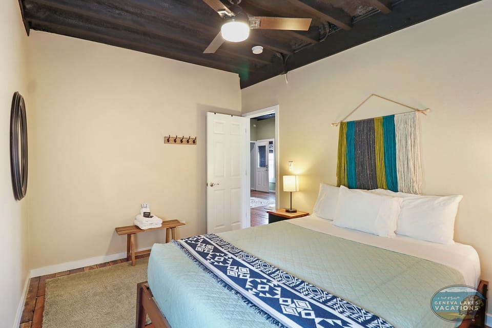 Queen bedroom, shared bathroom