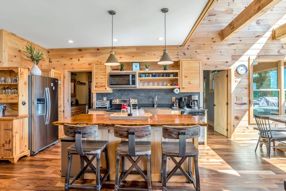 Seating for 3 at kitchen island/bar