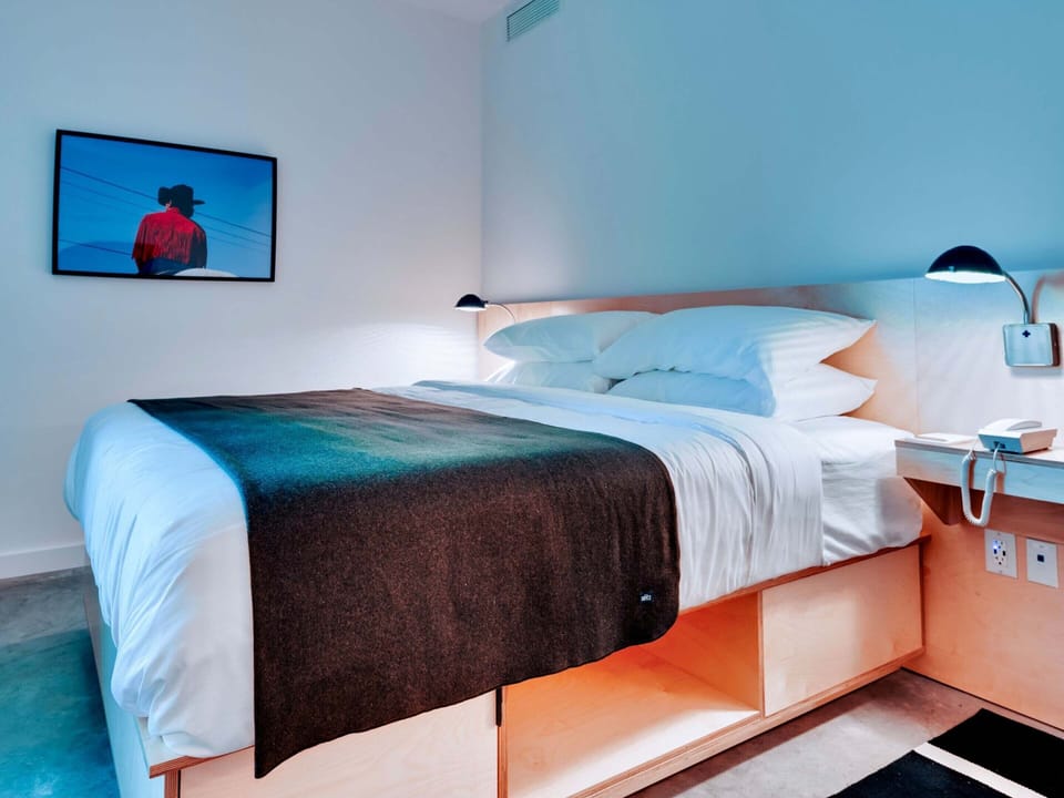 Standard King | In-room safe, individually decorated, individually furnished, desk