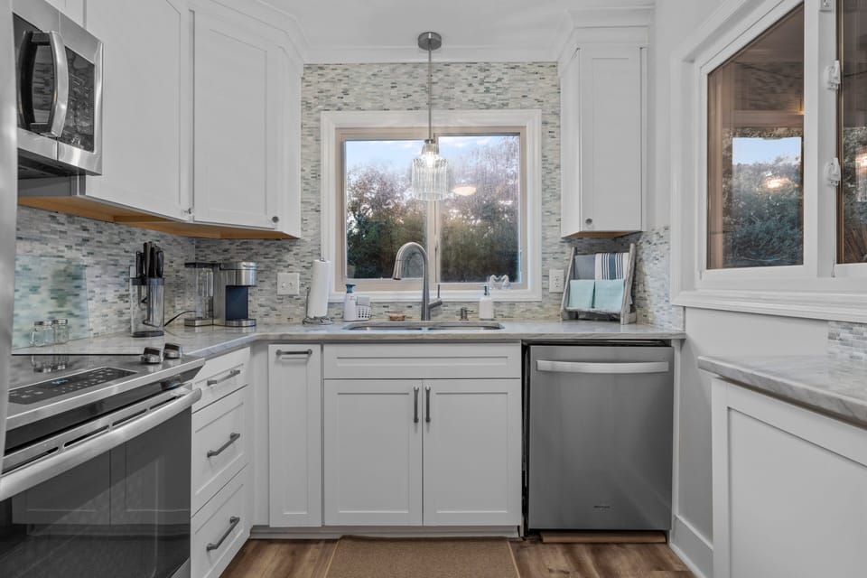 FULLY STCOKED KITCHEN- all things needed for cooking & eating!