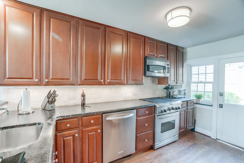 Large gourmet kitchen, with confection steam oven.