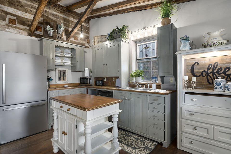 Fully stocked kitchen!