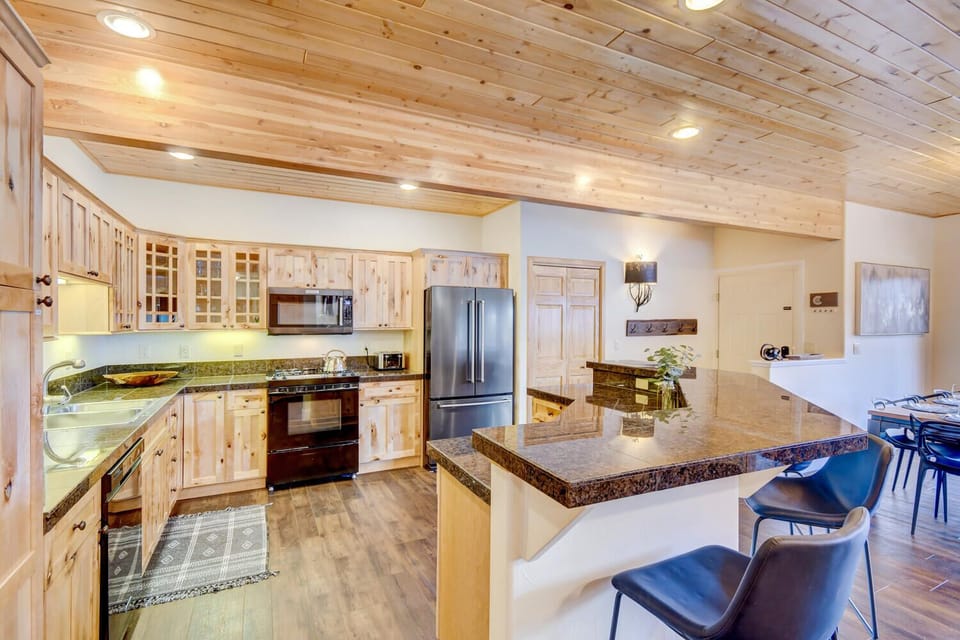 Fully Equipped Chef's Kitchen