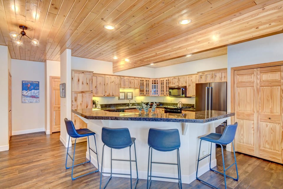 Kitchen Area with Island Bar Seating for 4