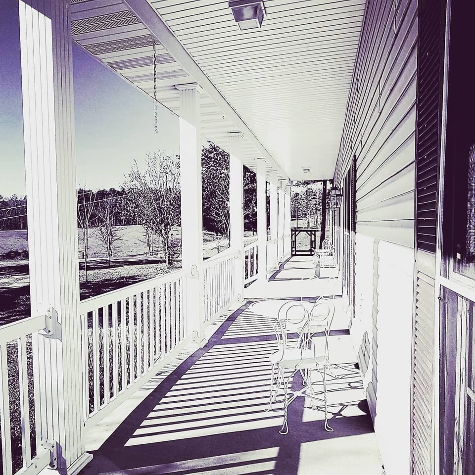 Sideview of front porch 