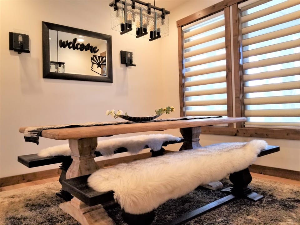 Modern farmhouse table & twin benches seat exactly 8 guests comfortably.