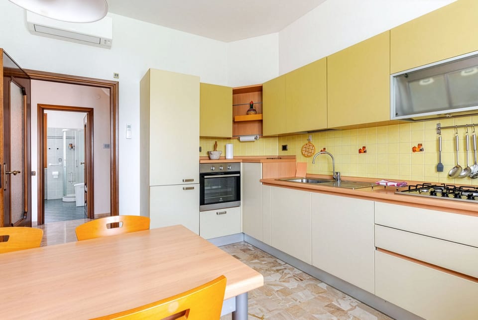 Apartment, 3 Bedrooms, Balcony, Garden View | Interior