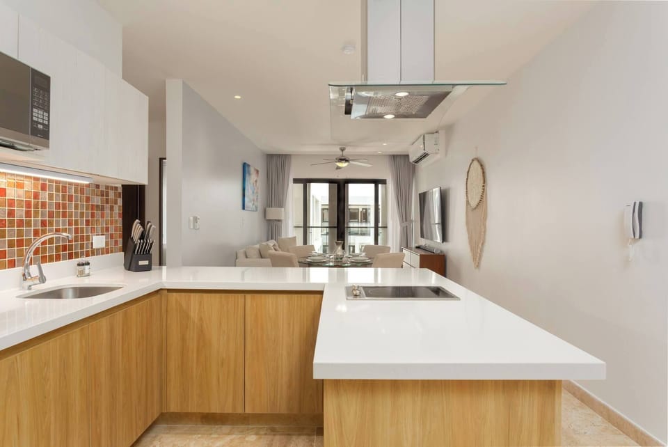 Condo, 2 Bedrooms, Balcony | Private kitchen | Cookware/dishes/utensils