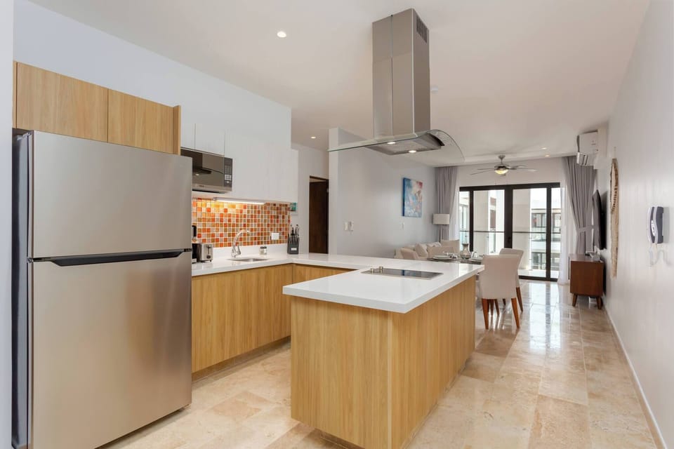 Condo, 2 Bedrooms, Balcony | Private kitchen | Cookware/dishes/utensils
