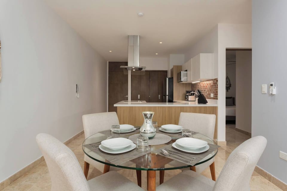 Condo, 2 Bedrooms, Balcony | Dining