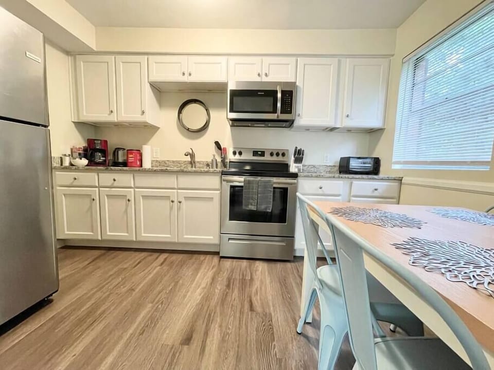 Kitchen and Dining Area (1)