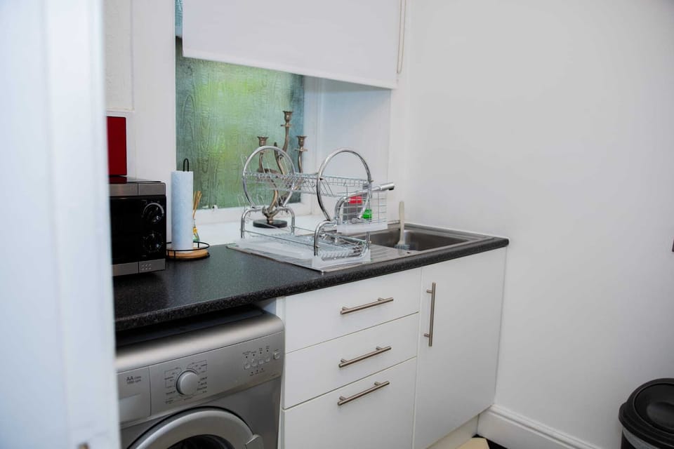 Apartment | Private kitchen | Fridge, microwave, oven, stovetop