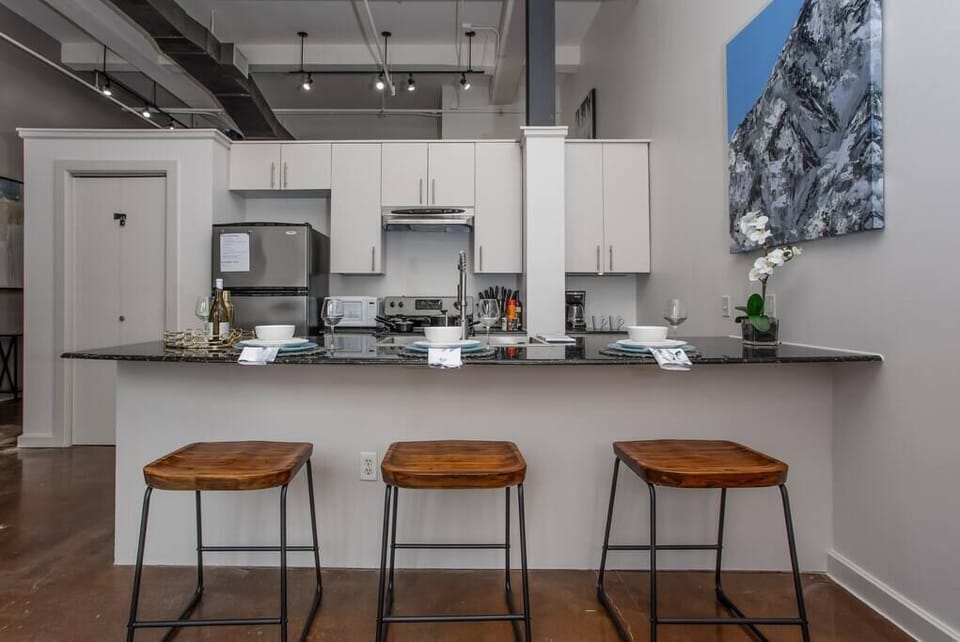 Enjoy the modern kitchen with ample counter space and all the essentials needed to prepare a meal, providing the perfect blend of comfort and convenience in downtown Fort Worth.