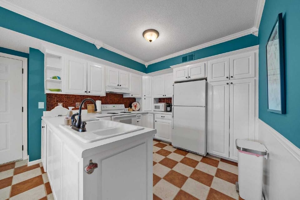 Downstairs kitchen 