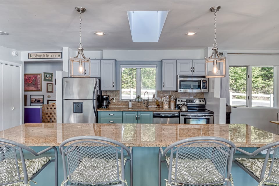 Fully Stocked Kitchen, All Kitchenware Provided