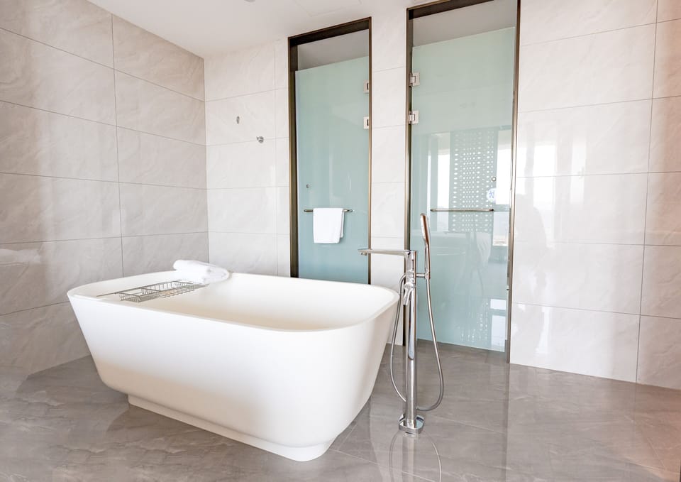 Suite, 1 Bedroom | Egyptian cotton sheets, premium bedding, down comforters