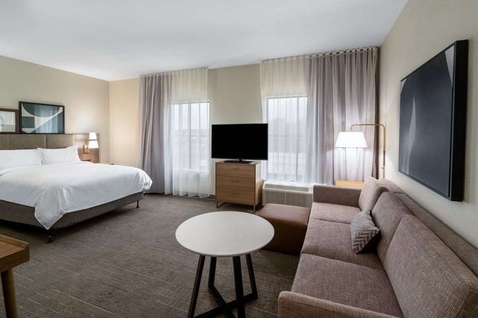 Studio Suite, 1 Queen Bed, Roll-in Shower, Kitchen (Communications) | Soundproofing, free WiFi, bed sheets