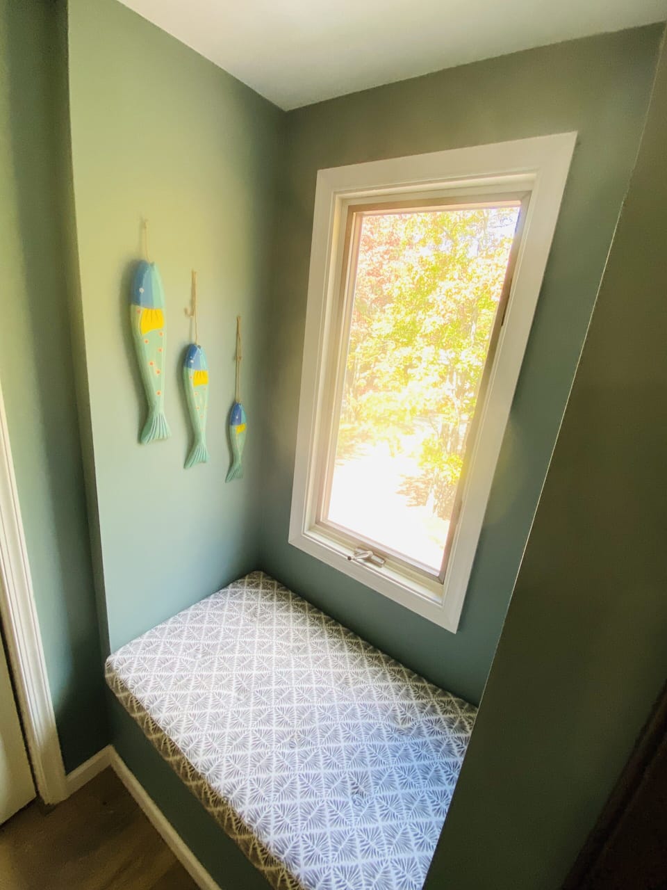Guestroom 2 window box overlooks front of house