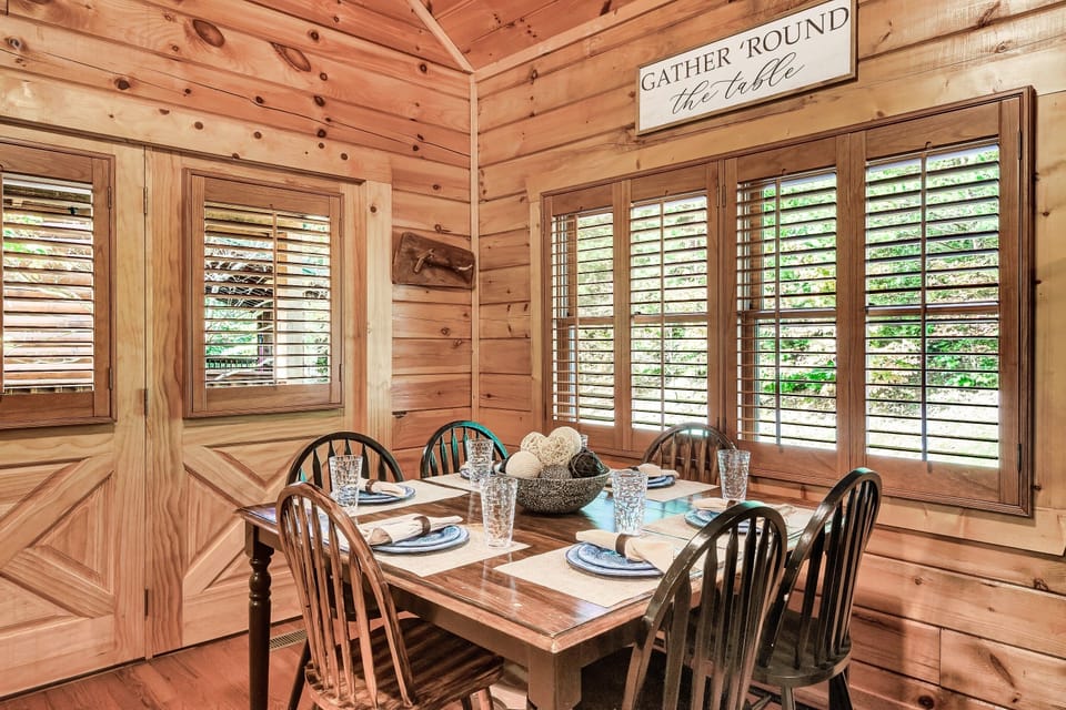 Wonderful group dinners are sure to happen here. (Kids booster seat available)