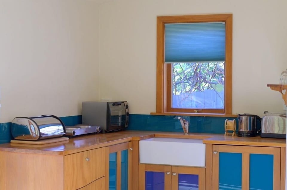 Garden Studio - Cottage | Private kitchenette | Coffee/tea maker, fridge, electric kettle