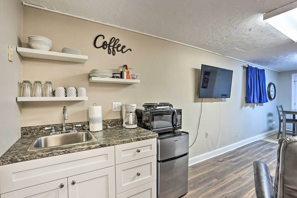 Kitchenette | Well-Equipped | Cooking Basics