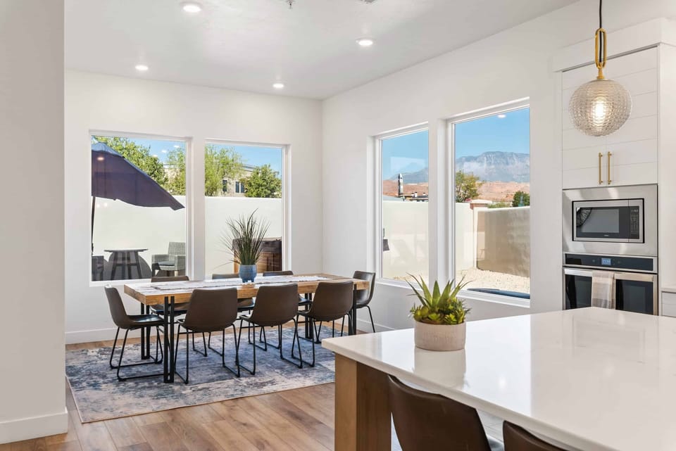 Townhome, 6 Bedrooms | Private kitchen | Fridge, oven, coffee/tea maker, toaster