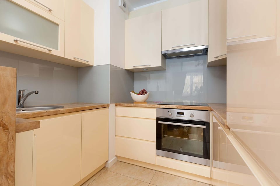 Kitchenette with plenty of kitchen utensils and dishes. 