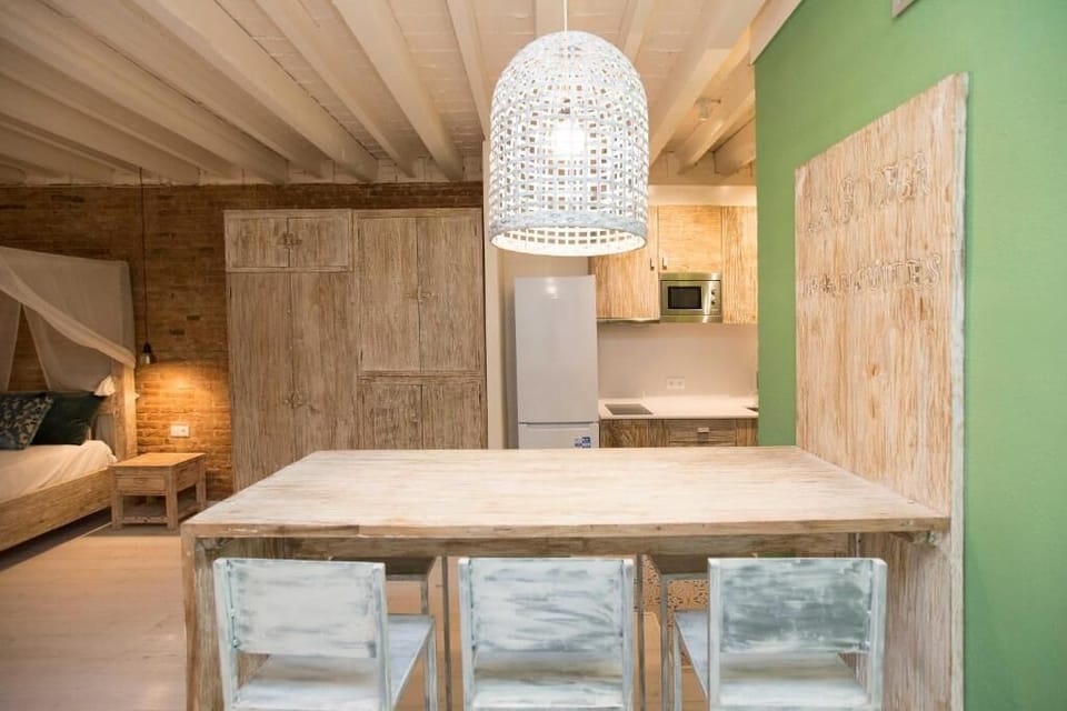 Superior Apartment | Private kitchen | Electric kettle, cleaning supplies